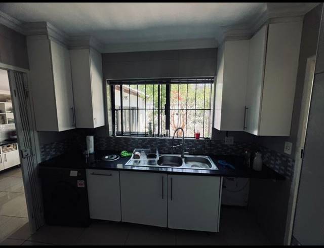 4 BEDROOM HOUSE FOR SALE IN BLOUBOSRAND